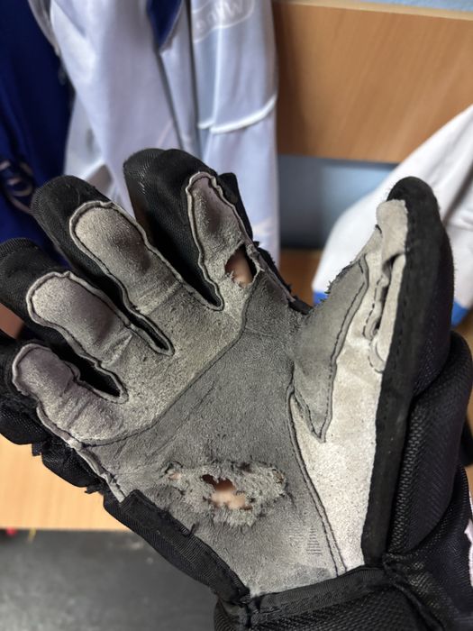 Продам хоккейные краги