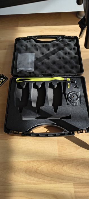 Шаранджийска стойка сигнализатори 3+1 и въдици