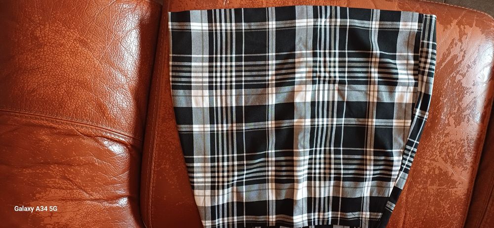 Дамска пола карирана