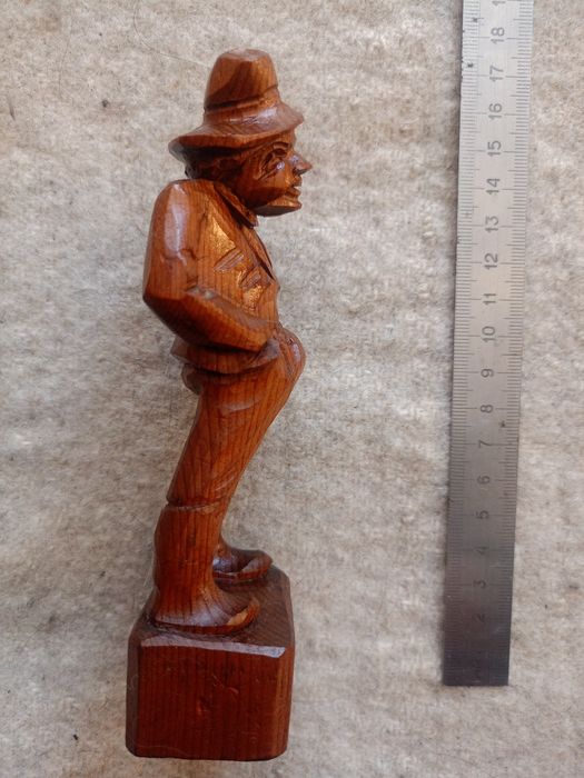 Фигури от дърво, дърворезба