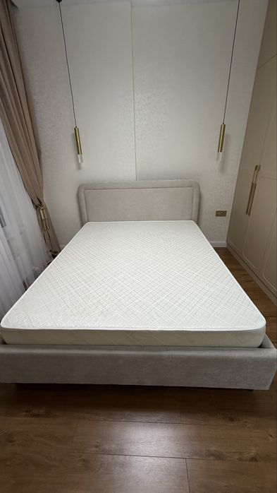 Продам кровать с матрасом
