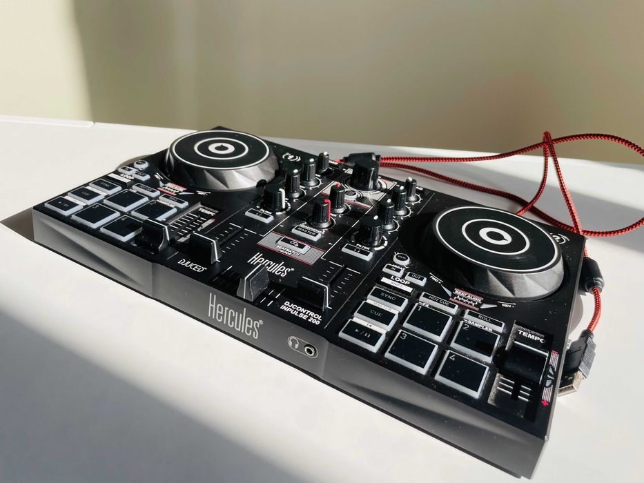 Hercules DJ DJControl Inpulse 200 DJ пулт