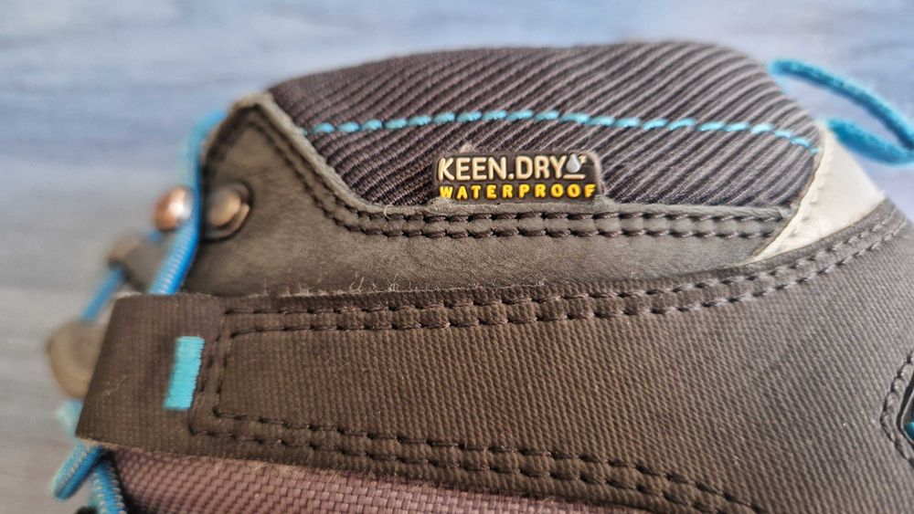 Водоустойчиви обувки Keen