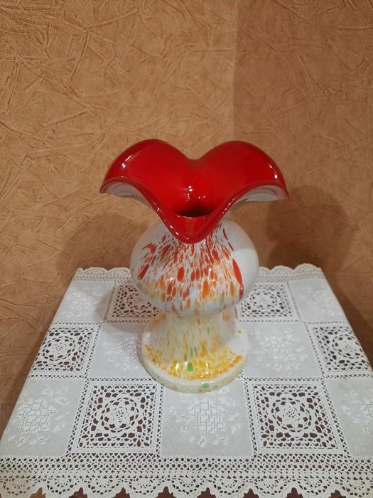 Красивая, винтажная ваза, завод  "Красный Май" 1960-70гг, с волнистым