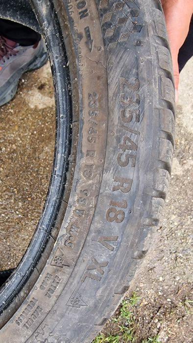 Anvelope 235/45R18 marca Continental, DOT 2022,M+S,7 mm