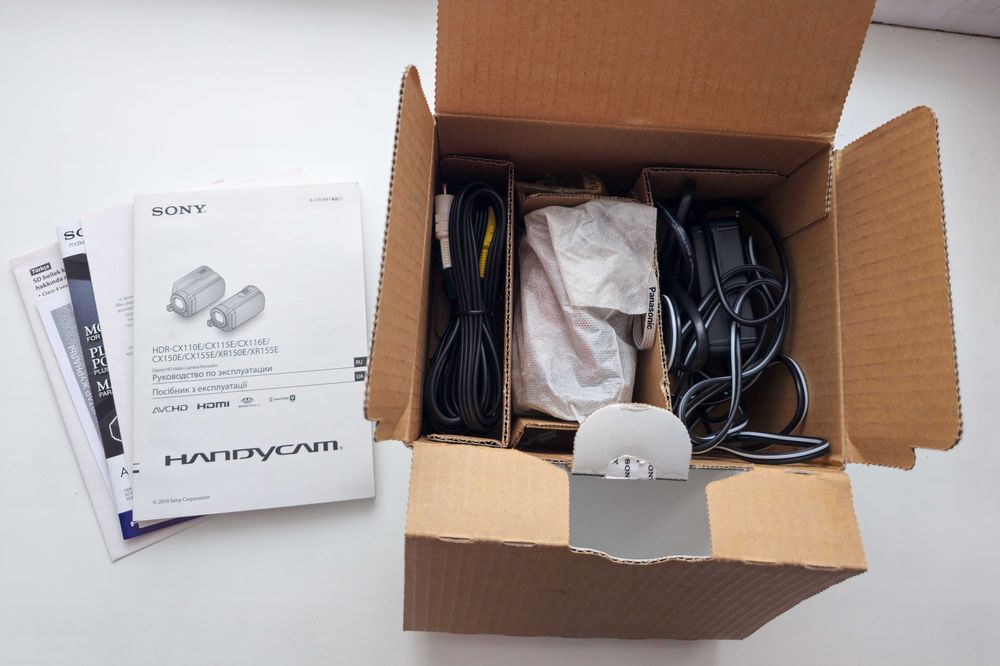 Цифровая видеокамера Sony HDR-CX110E