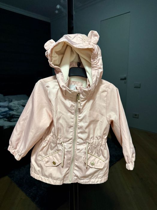 Geacă vânt + 2 căciulițe, mărimea 92