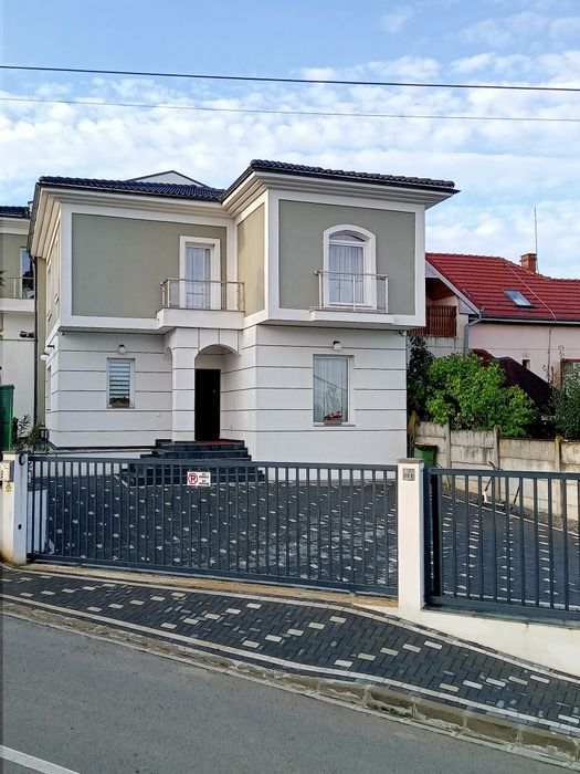 Închiriez vila in Oradea