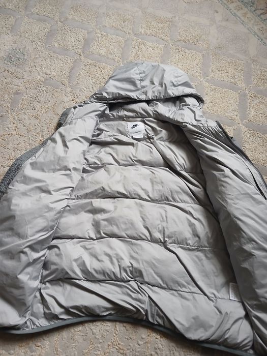 Продам куртку Nike