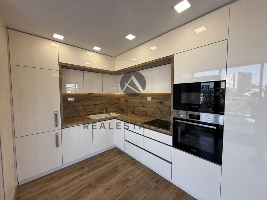Продава се Тристаен апартамент в Пловдив, Център - 116 кв.м за 2630 €/кв.м - Снимка #3