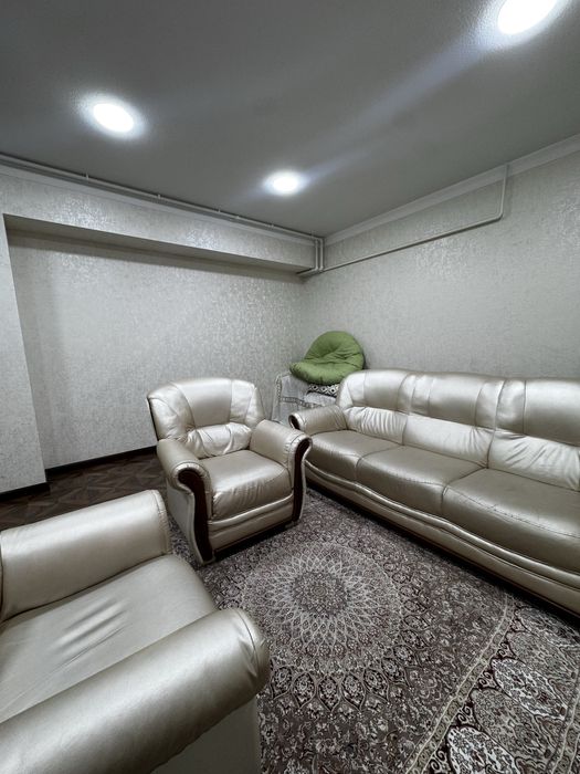 Продается диван по хорошей цене почти как новый