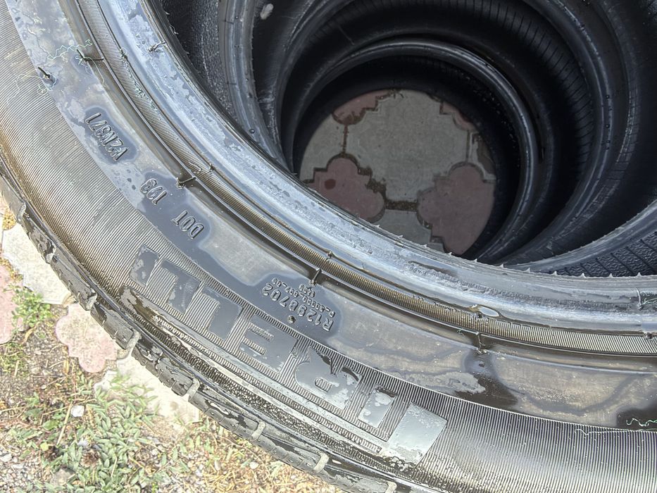 Продам резину Pirelli 245/50/18 всесезонка
