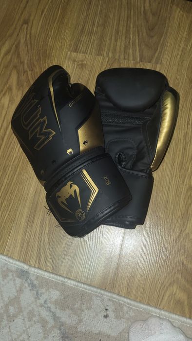 Боксерские перчатки