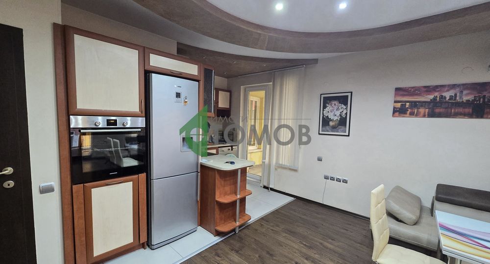 Прекрасно обзаведен тристаен апартамент в кв. Билла 1