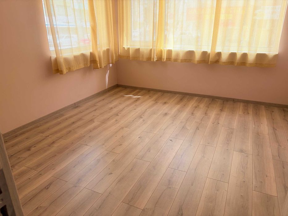 Тристаен апартамент с отлична локация.