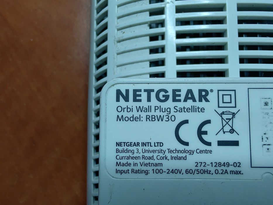Sistem Mesh Wi-Fi Tri-Band Netgear Orbi Router RBR40 Satelit RBW30