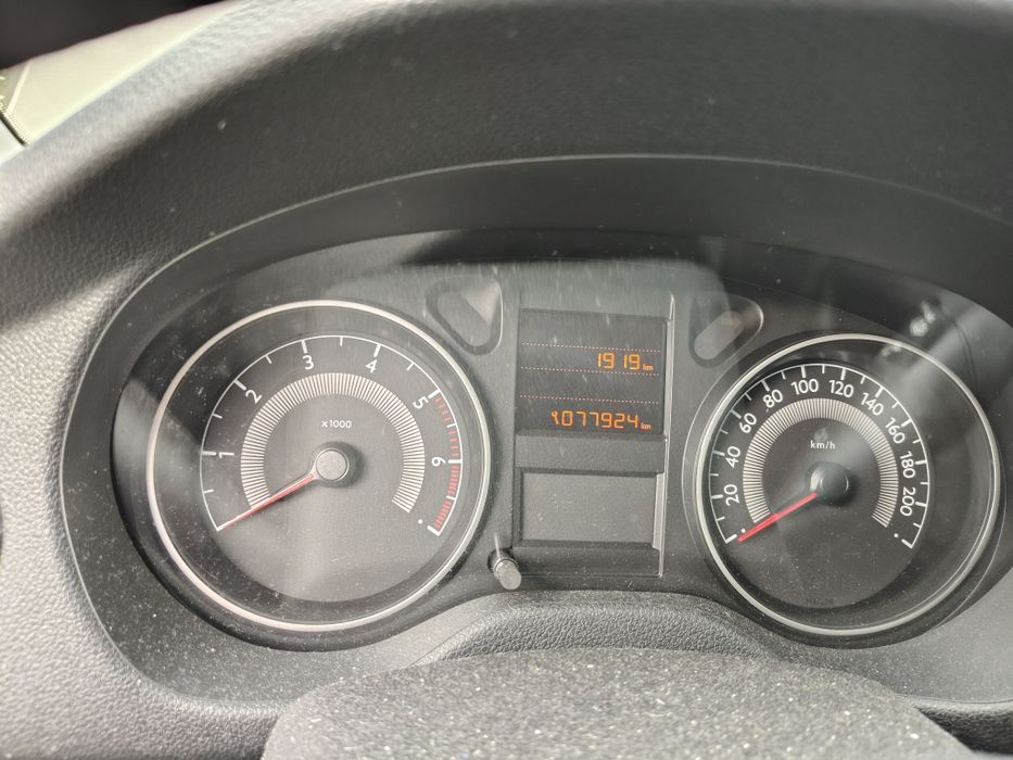 Vând Peugeot 301, benzina, motor 1,2 , 77300km, reali .