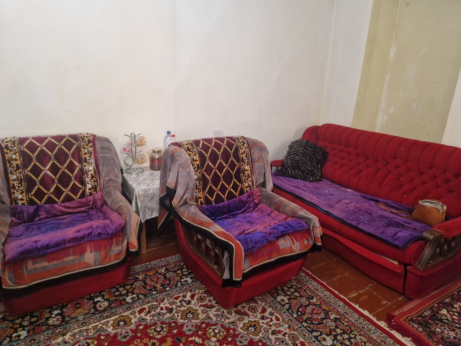 Стол, кровать, диван с креслой срочно