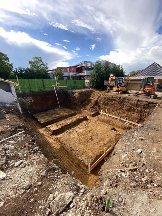 Inchirieri utilaje excavator/transport basculabil