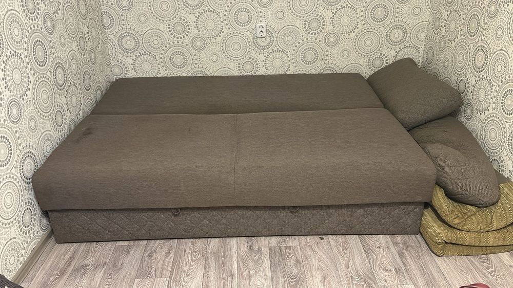 Диван в хорошем состоянии