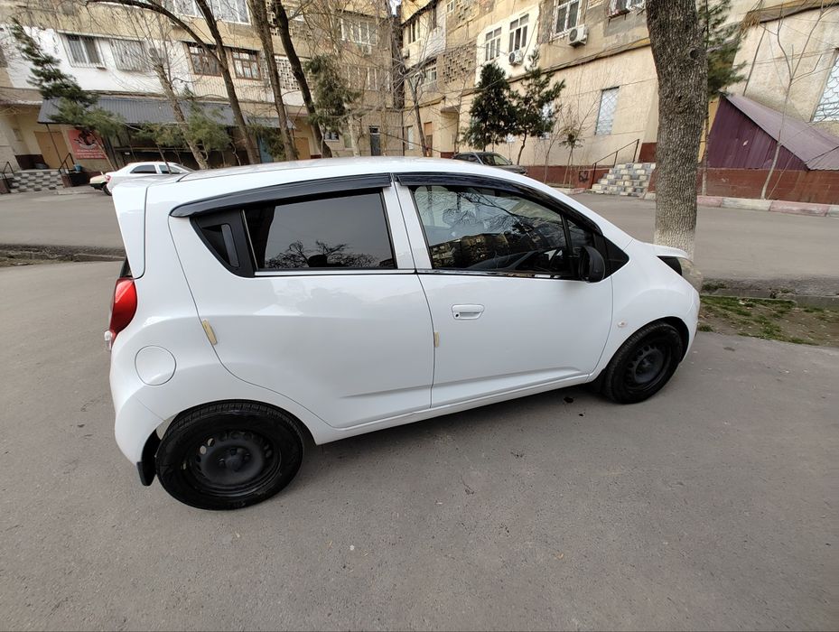 Продается Spark состояние идеальное