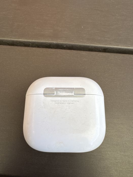 Продам AirPods 4