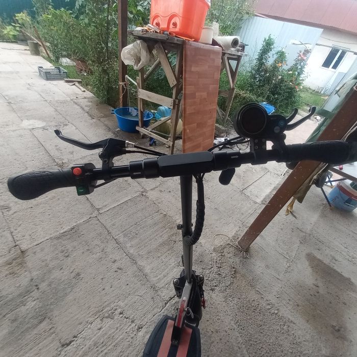 Электро самокат в хорошем состоянии