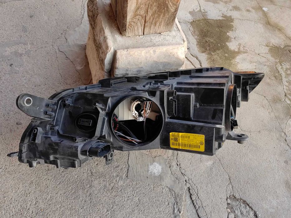 Фар VW Passat CC Bi-Xenon LED десен / Фар Пасат ЦЦ Оригинален