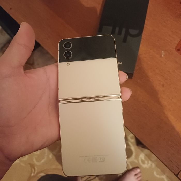 Samsung galaxy z flip 4