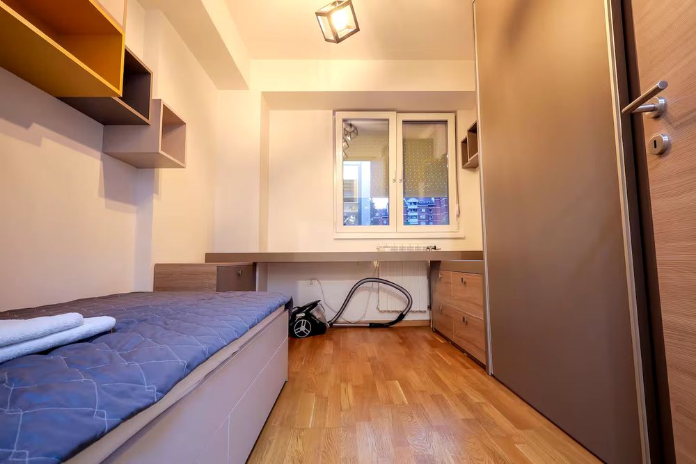 Дава се под наем Тристаен апартамент в София, Света Троица - 99 кв.м за 561 € - Снимка #4