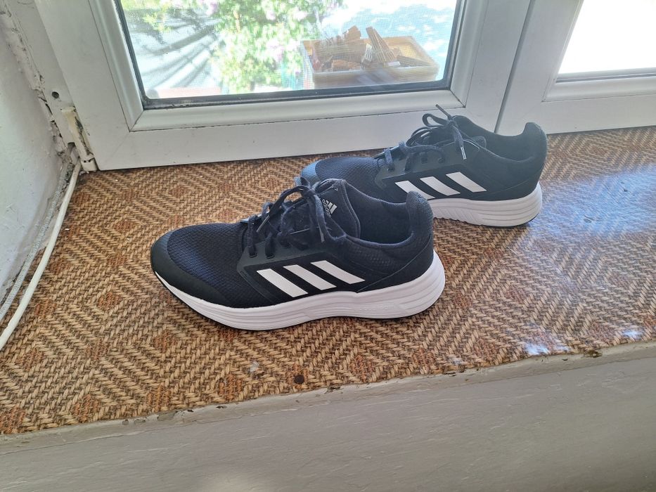 Маратонки адидас 44,5номер