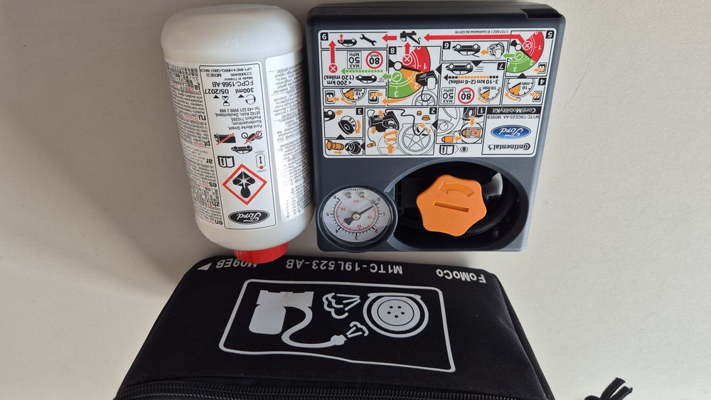 Компресор за гуми Continental Ford комплект с лерило в чанта