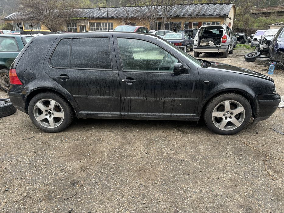Фолксваген голф 4 1.9 tdi 90к.с 4х4 за части. Може и цял!