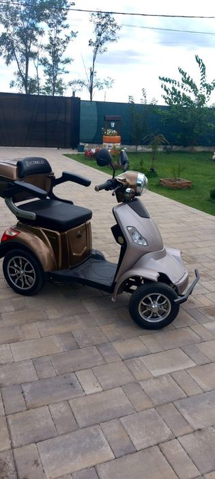Scuter electric cu 4 roti