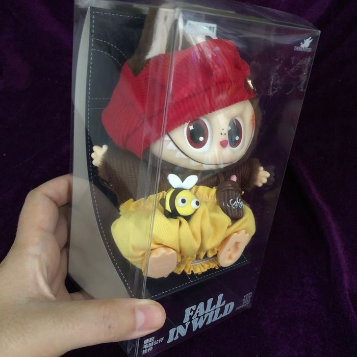 Лабубу с дрешки, Labubu Fall In Wild