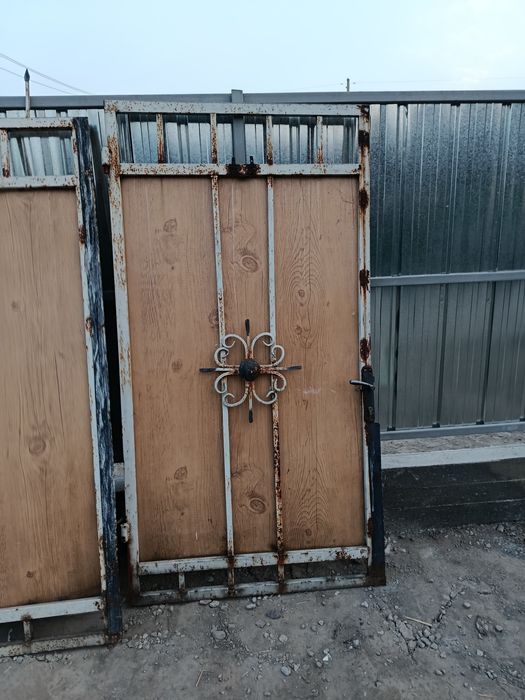 Продаю ворота вместе листами