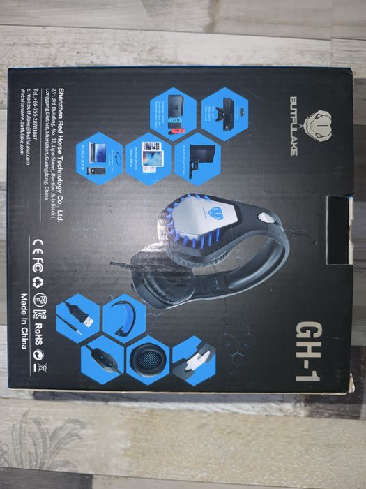 Casti gaming cu leduri albastre