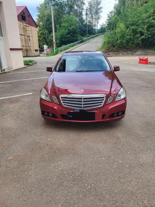 Vând Mercedes E200