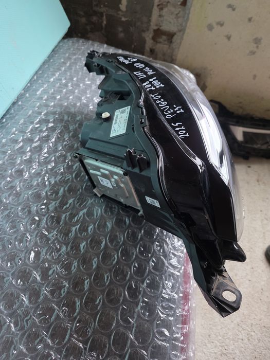 Peugeot 208 LIFT 2008 Full Led 23- 2025 ляв фар