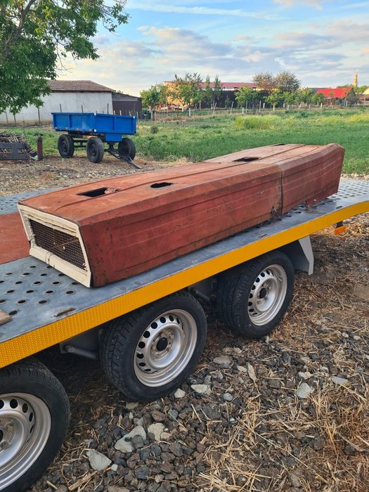 Vând set capote pt Tractor UTB 650