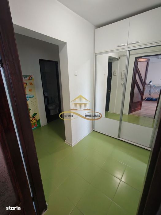 Vând apartament cu 3 camere decomandate in centrul orașului Bacau
