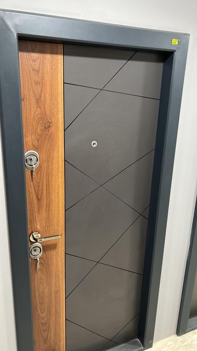 Ușa  Metalica de apartament Exterior usi  cu montaj usi contra cost