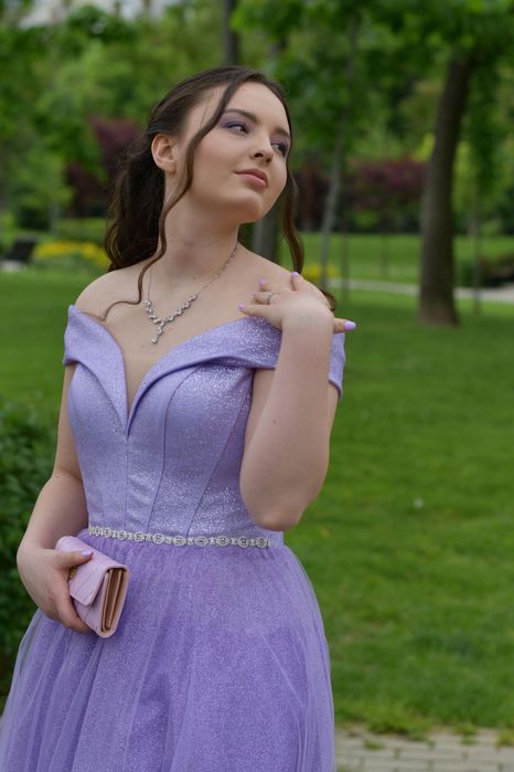 Продавам ЛИЛАВА БАЛНА РОКЛЯ с корсет