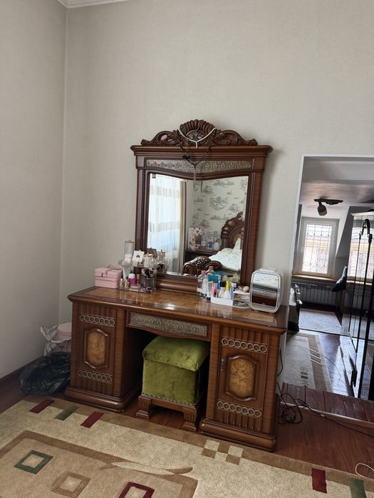 Продам спальный гарнитур