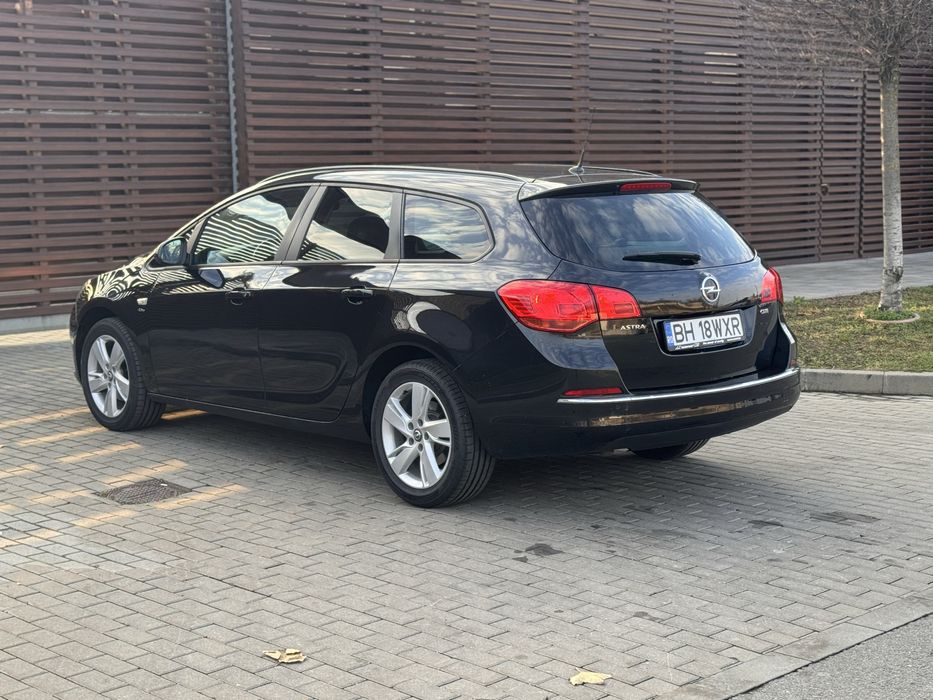 Opel Astra J Active 1.7Diesel 110CP Parktronic Dublu clima Led I