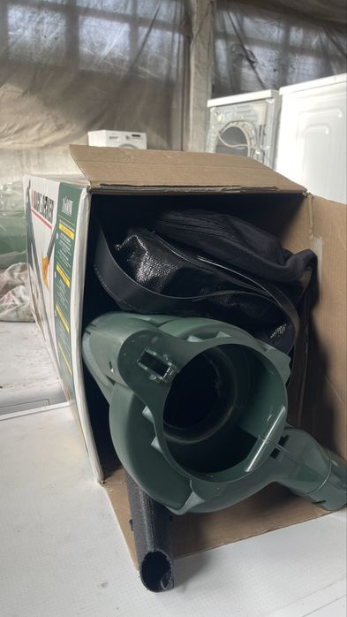 Aspirator suflantă/frunze Black & Decker 1600W, model GW250-X