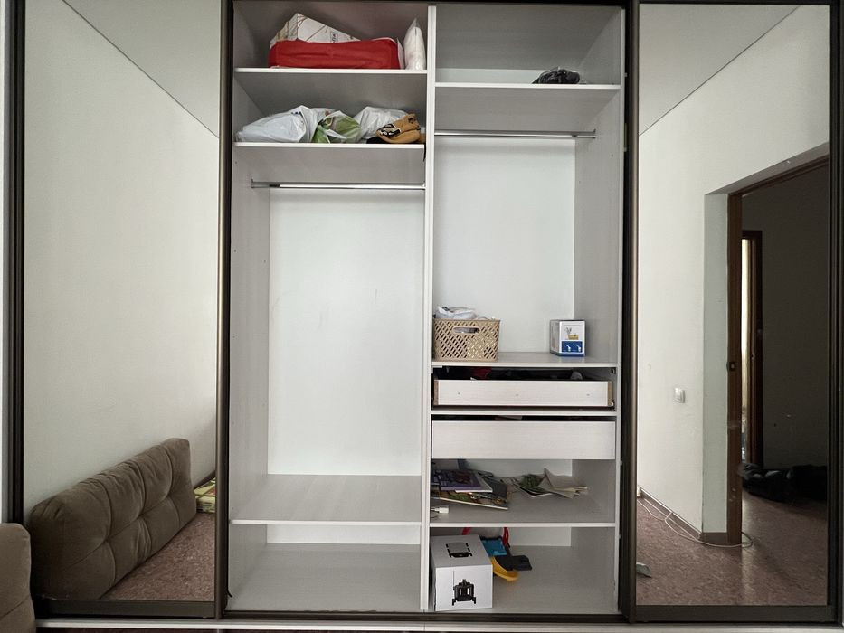 Продается шкаф купе ( встроенный)