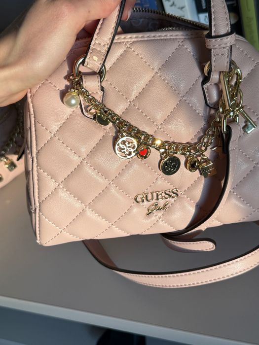 Дамски Guess чанти