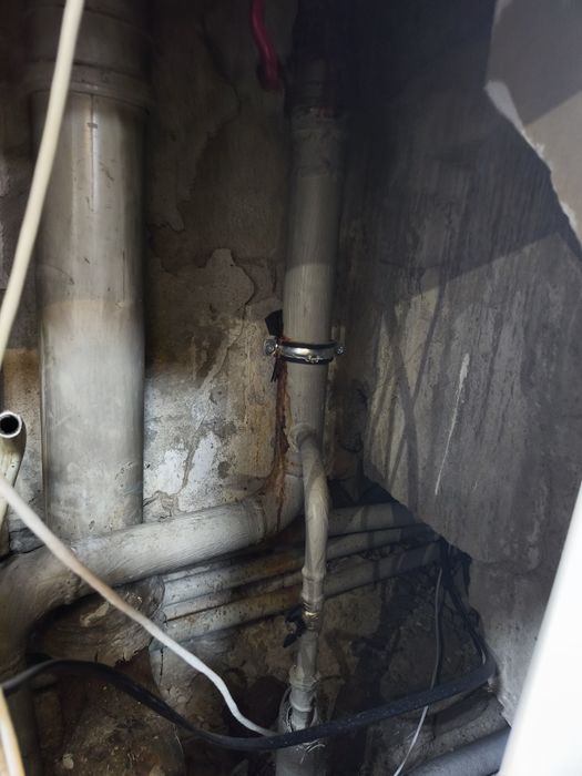 Работа с трубами утечки