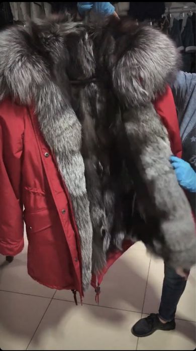 Продам парку (мех: чернобурка)